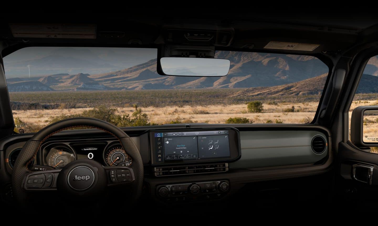 Ön şüşə, sükan çarxı, Sürücü Məlumatı Rəqəmsal Klaster və 2024 Jeep Gladiator-da Uconnect sensor ekranı.