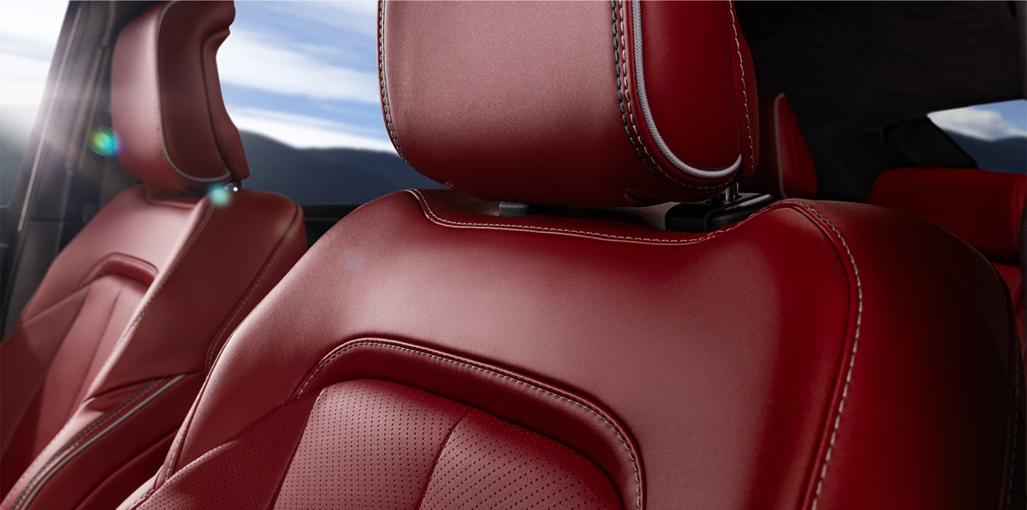 The red front seats in a 2025 Jeep Wagoneer S Launch Edition.