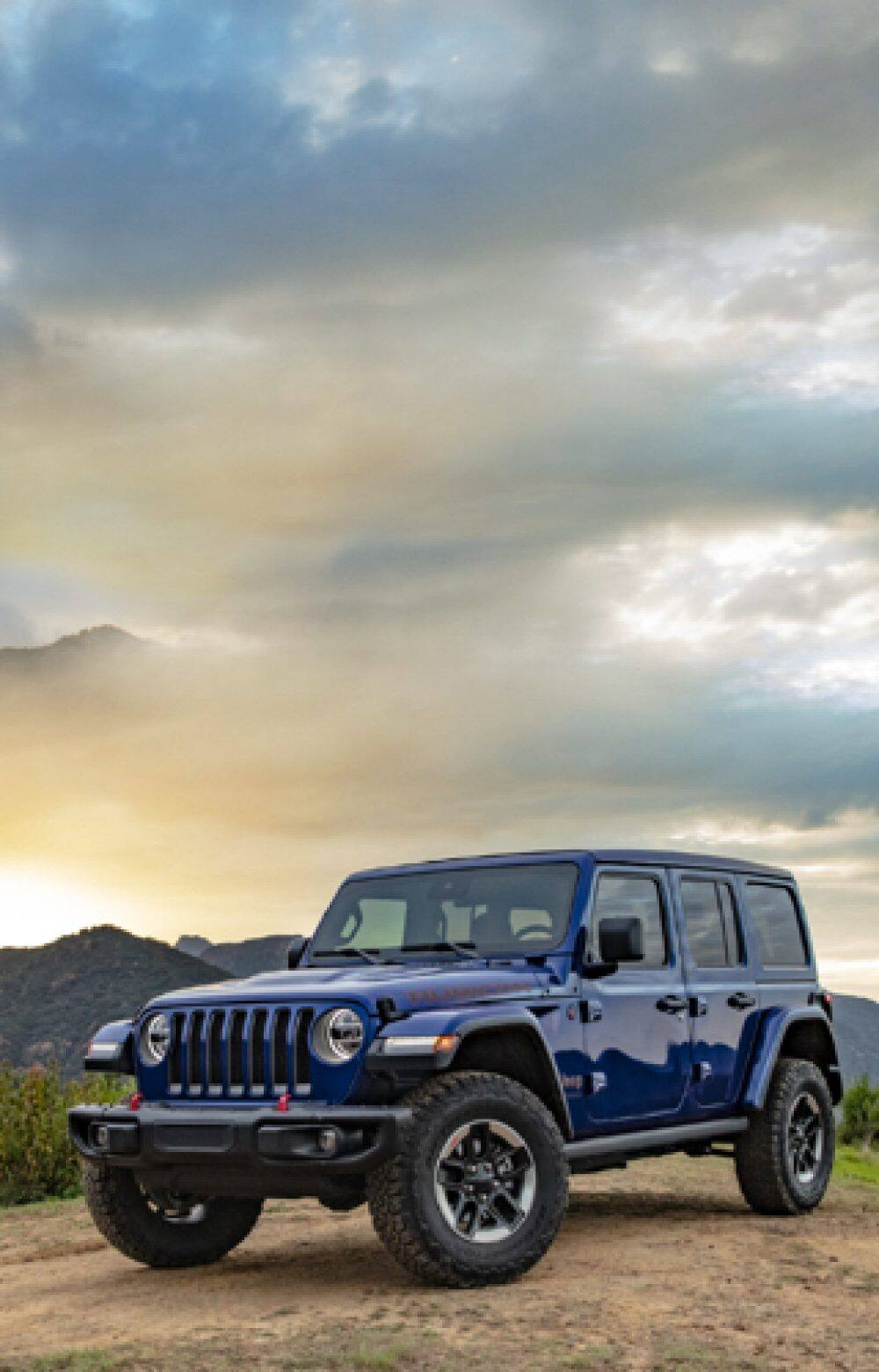 Jeep® Commander Mid-Size SUV | Discontinued Jeep® Vehicles